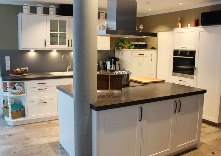 Küche KUE01 L-Form und Kochinsel