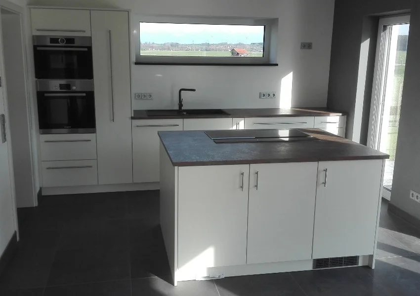 KUE03 Zeile und Kochinsel