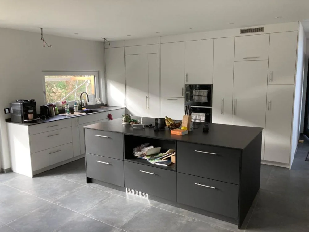 KUE10 L-Form und Kochinsel